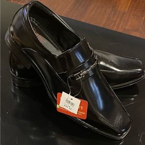 Men’s black dress shoe